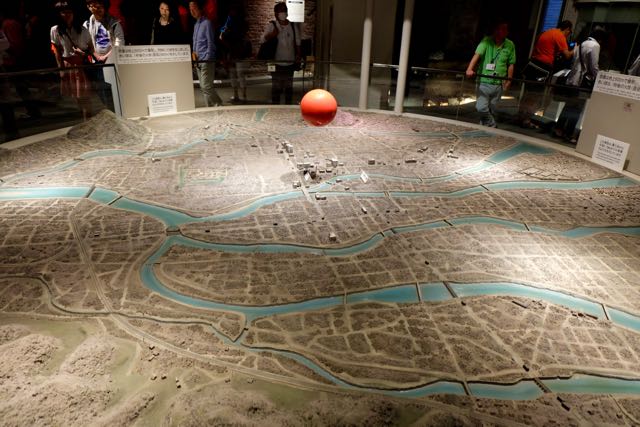 the hypocenter (the red ball) and the destruction it caused