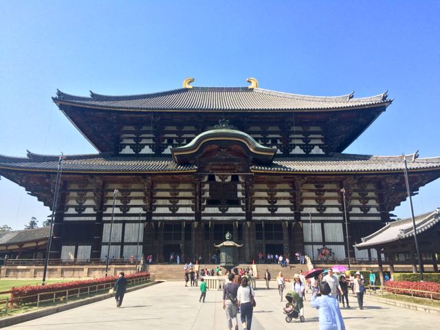 the Great-Buddha-Hall at Todai-ji (Daibatsu-den hall)